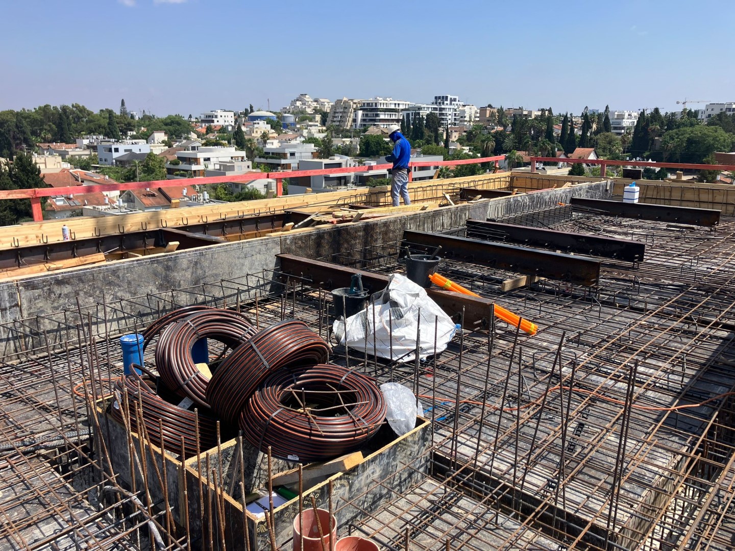 קונסטרוקציות פלדה ביציקת בטון עבור אסף לופו ופיצו קדם